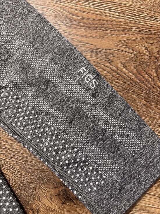 FIGS XL Salta Seamless Longsleeve Underscrub in Graphite - Picture 7 of 9